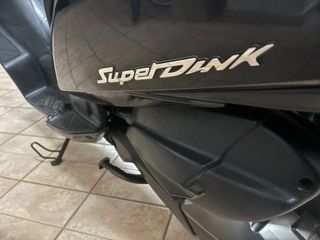 Kymco Superdink 300i Maxi Scooter Negra/Gris