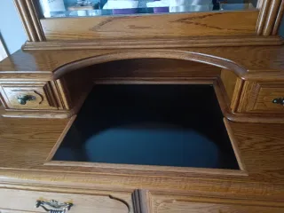 Tocador de madera con espejo - habitación matrimon