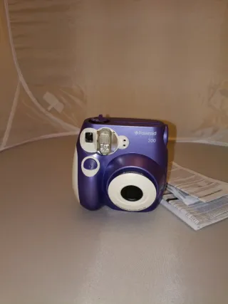 Cámara Instantánea Polaroid 300 Morado