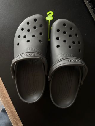 Crocs Talla 42-43 Gris Oscuro Nuevas