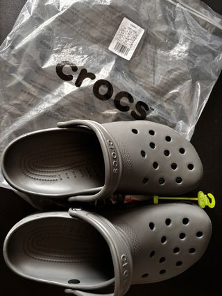Crocs Talla 42-43 Gris Oscuro Nuevas