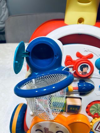 Andador infantil con actividades