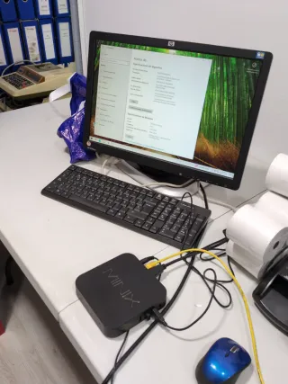 Pc MINIX +pantalla+teclado+raton PC Completo Negro