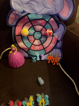 Lote de muñecas y figuras