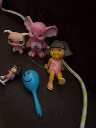 Lote de muñecas y figuras