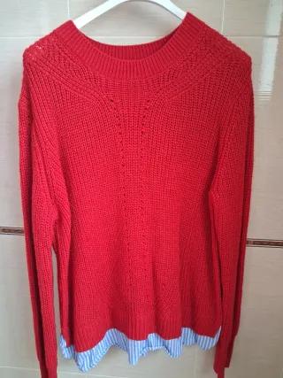 Jersey de punto rojo con detalle