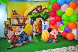 Sfondo Carnevale + 4 sagome Biancaneve