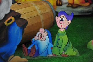 Sfondo Carnevale + 4 sagome Biancaneve