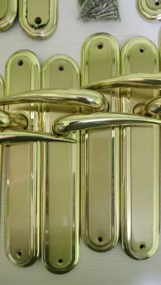 Juego de manillas doradas