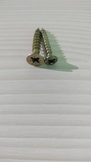 Juego de manillas doradas