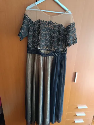 Vestido largo negro y dorado