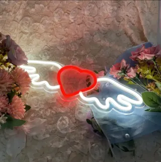 Lampada Neon LED "Cuore con Ali"