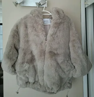 Chaquetón  de pelo corto talla S Stradivarius