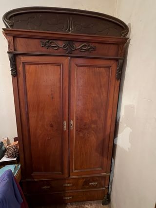 Armario antiguo madera maciza