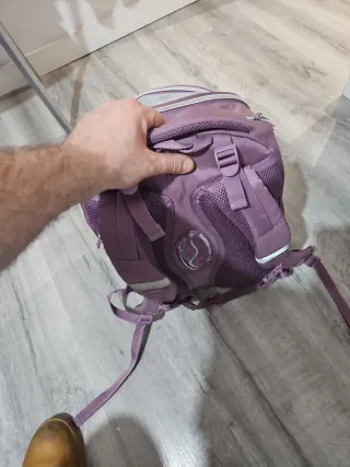 Mochila escolar morada con estrellas