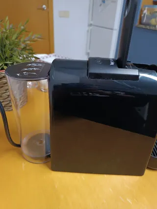 Macchina da caffè Nespresso DeLonghi nera