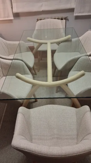 Mesa de salón de cristal