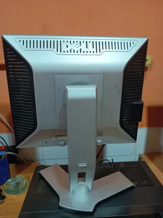 Pantalla Dell Regulable en Altura