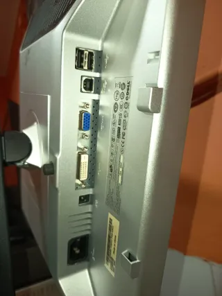 Pantalla Dell Regulable en Altura