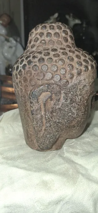 Testa di Buddha in pietra