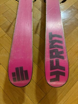 Esquís con fijaciones
