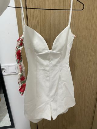 Mono blanco con estampado floral