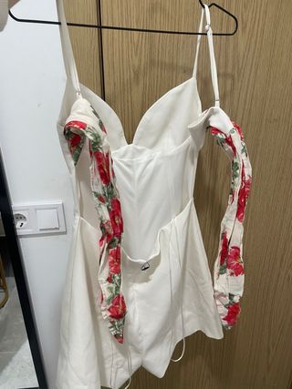 Mono blanco con estampado floral