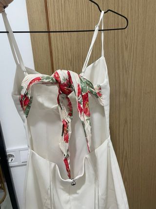 Mono blanco con estampado floral