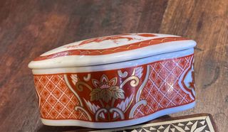 Caja de porcelana china con tapa