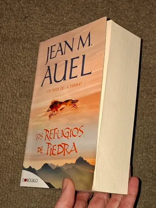 Los refugios de piedra (EMBOLSILLO) (Spanish Ed...