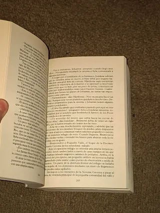 Los refugios de piedra (EMBOLSILLO) (Spanish Ed...