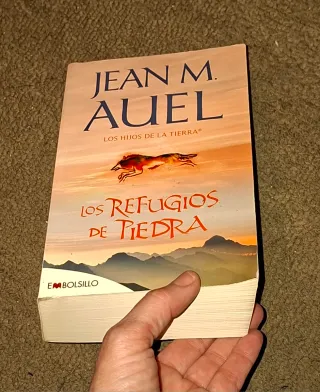 Los refugios de piedra (EMBOLSILLO) (Spanish Ed...