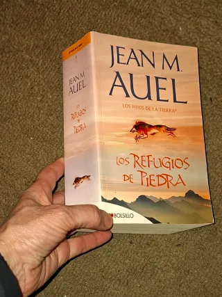 Los refugios de piedra (EMBOLSILLO) (Spanish Ed...