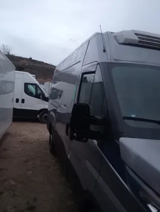 Iveco Daily 2018 furgón isotermo etiqueta ECO