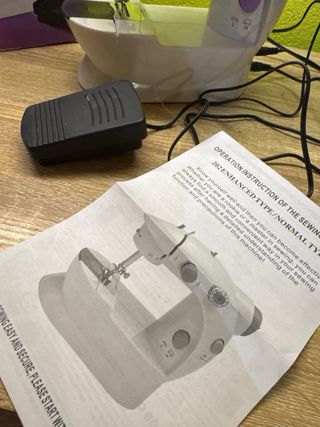 Mini Máquina de Coser SM-202A