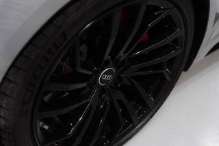 AUDI RS4 AVANT QUATTRO