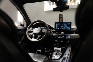 AUDI RS4 AVANT QUATTRO