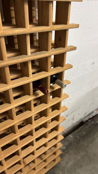 Botellero de madera para 169 botellas