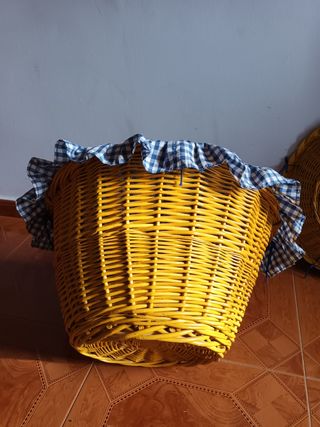 Cesta ,cistell , vímet, ropa, minbre,mimbre