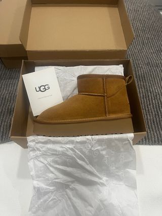 Botas UGG Classic Mini Platform Castanhas