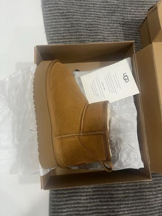 Botas UGG Classic Mini Platform Castanhas