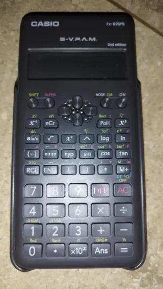 Calculadora Científica Casio fx-82MS 2nd Ed.