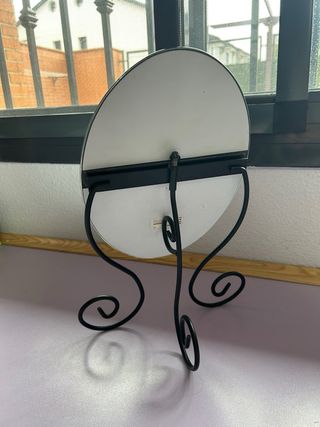 Espejo de mesa ovalado con base decorativa