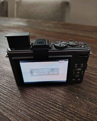 Fotocamera compatta Leica elegante