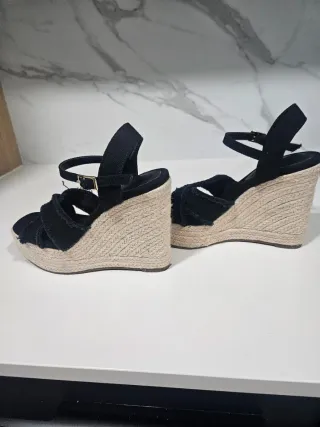 Sandalias negras Stradivarius