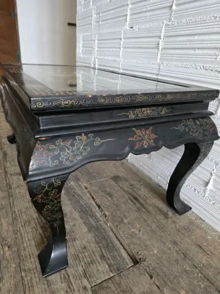 Tavolo da Salotto Nero Orientale con Figure in Cristallo