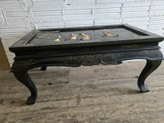 Tavolo da Salotto Nero Orientale con Figure in Cristallo