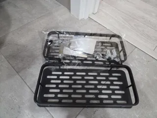 Estantería de metal negra para baño