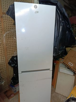 Nevera Beko NO FROST 2 años uso
