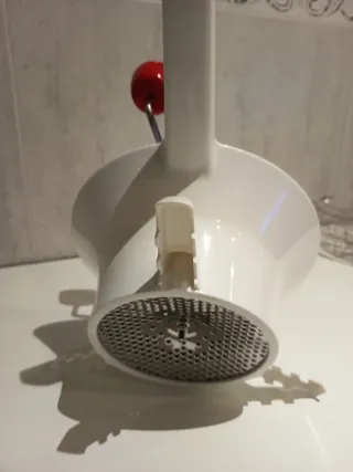 Pasapurés manual blanco y rojo